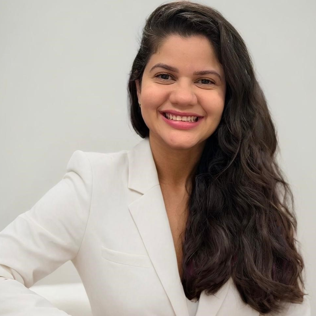 Dra. Carolina Oliveira